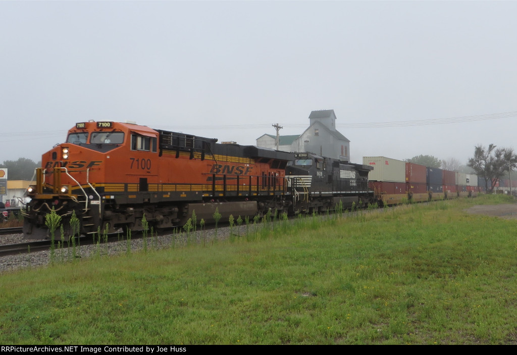 BNSF 7100 East